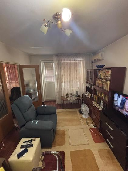 Apartament cu 3 camere decomandat, mobilat în Drumul Taberei