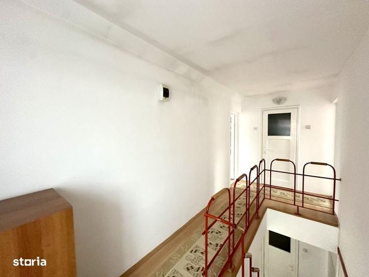 Casă cu 4 camere în Dâmbul Rotund
