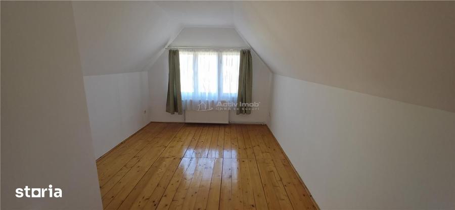 Casă cu 4 camere cu Teren 1219 Mp în Remetea Mare