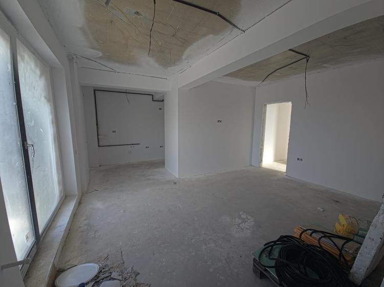 Apartament cu 2 camere decomandat în Tomis Plus
