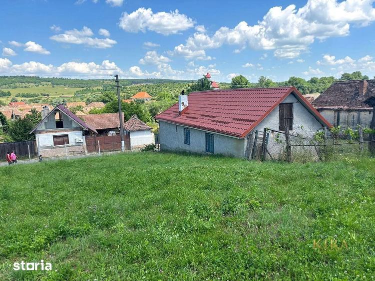 Casă cu 3 camere semidecomandat cu Teren 1600 Mp în Cincu