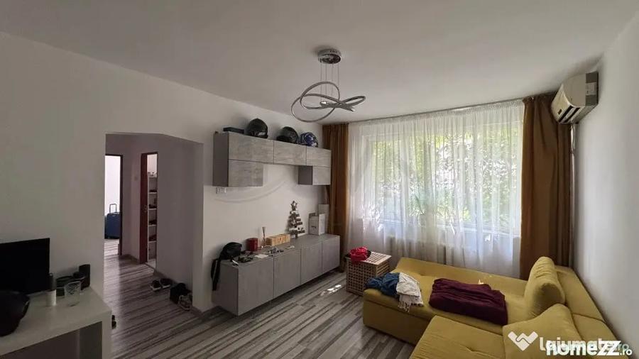 Apartament cu 3 camere decomandat în 1 Mai