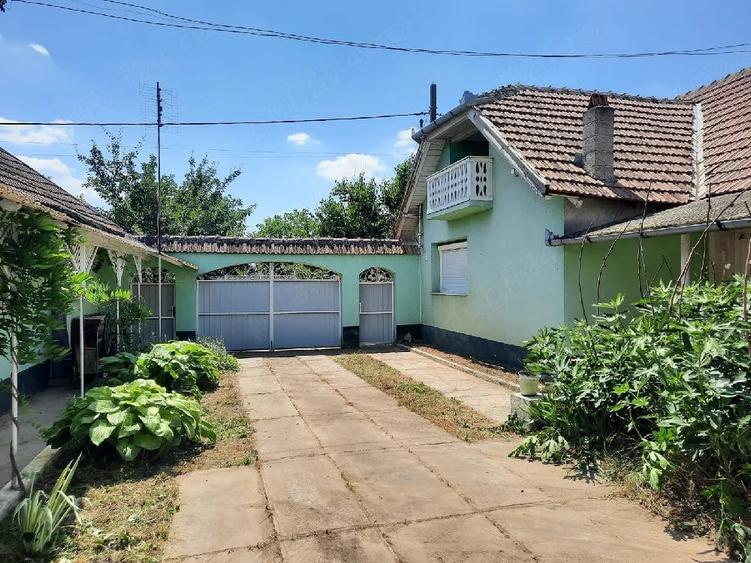 Casă cu 2 camere cu Teren 2160 Mp în Zerind