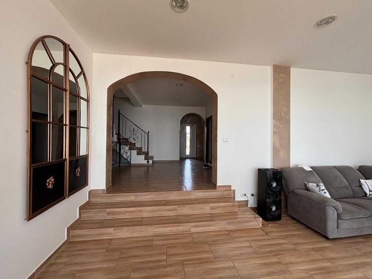Casă cu 4 camere în Agigea