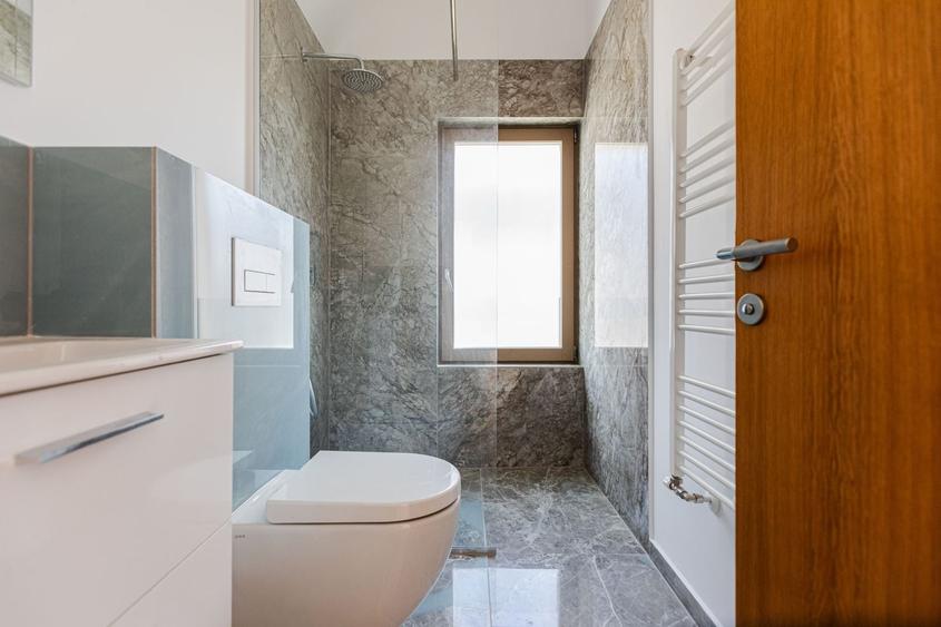 Duplex cu 4 camere cu Canalizare în Exterior Nord