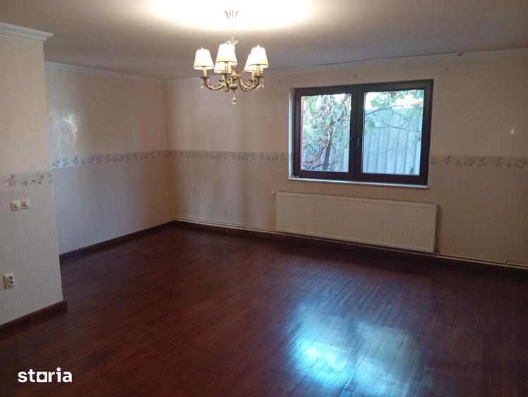 Casă cu 7 camere cu Teren 780 Mp în Grădiște