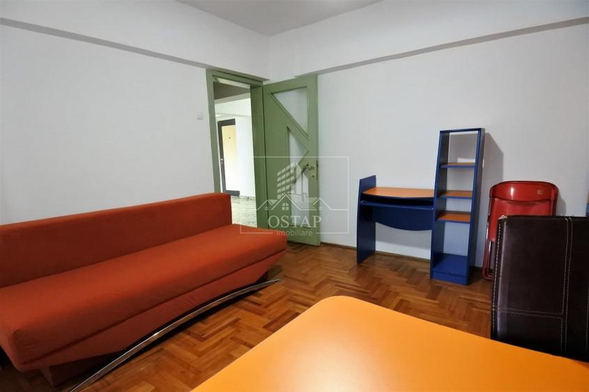 Apartament cu 3 camere decomandat, mobilat în Central