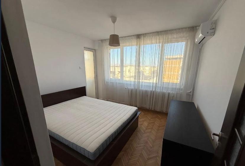 Apartament cu 3 camere semidecomandat în Iancului
