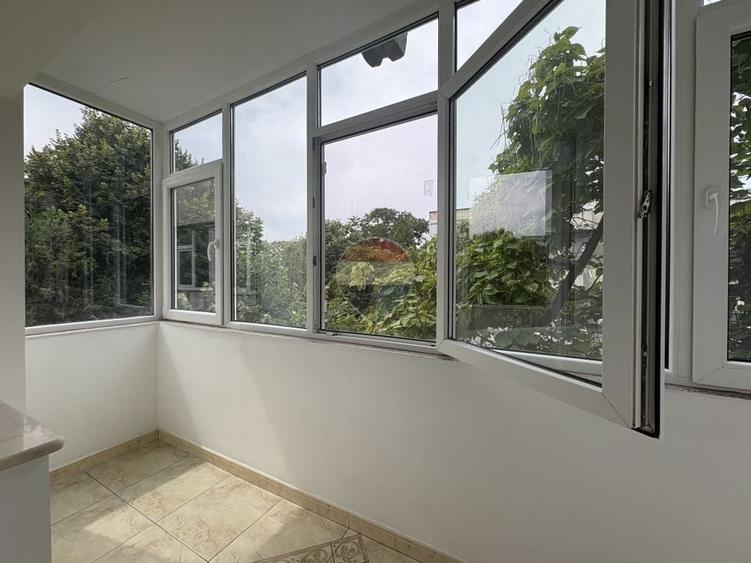 Apartament cu 2 camere decomandat, mobilat în Central