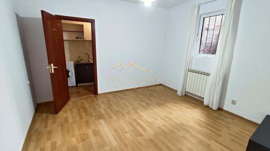 Casă individuală cu 6 camere cu Canalizare în Decebal