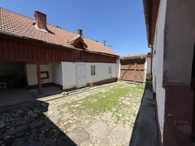 Casă cu 4 camere cu Teren 400 Mp în Poiana Sibiului