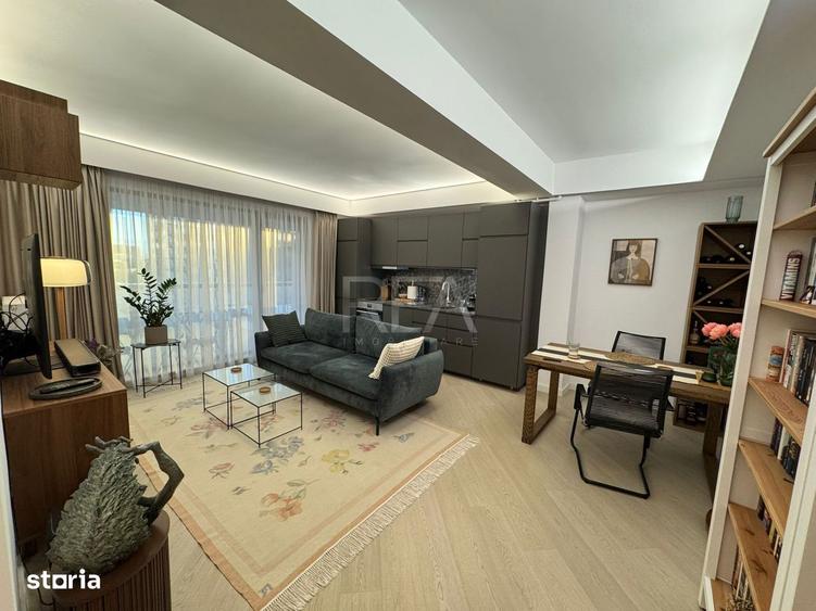 Apartament cu 3 camere semidecomandat, mobilat în Central — fotografia 1
