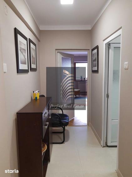 Apartament cu 3 camere semidecomandat în Central