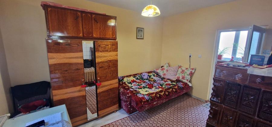 Casă individuală cu 3 camere cu Canalizare în Est
