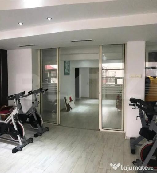 Spațiu comercial, de 290 mp, în Micro 3