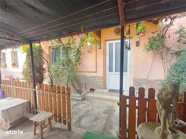 Casă cu 3 camere semidecomandat în Central