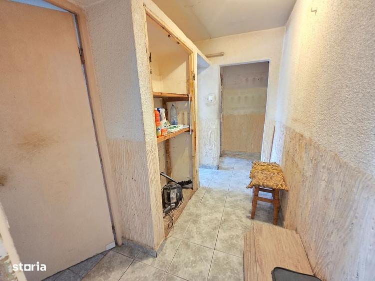 Apartament cu 3 camere semidecomandat în Micro 6