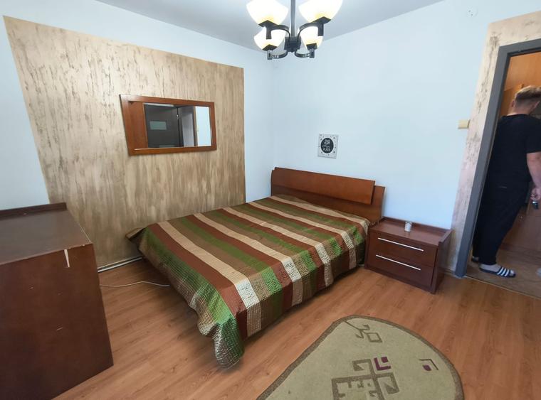 Apartament cu 4 camere decomandat în Central