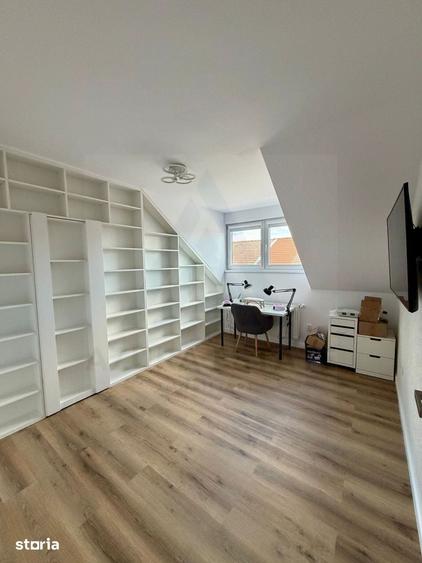 Apartament cu 4 camere decomandat în Turnișor