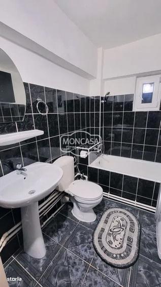 Apartament cu 4 camere decomandat în Central