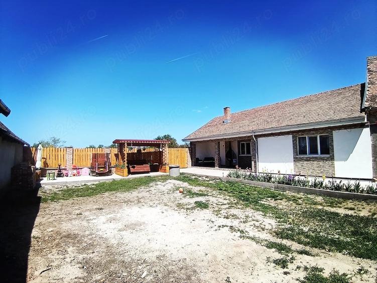 Casă cu Teren 1600 Mp în Central