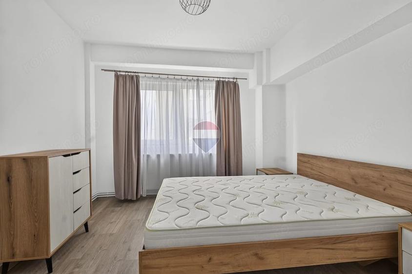 Apartament cu 4 camere decomandat în Polivalentă