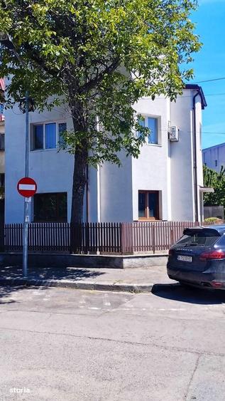 Casă cu 3 camere cu Teren 220 Mp în Tineretului