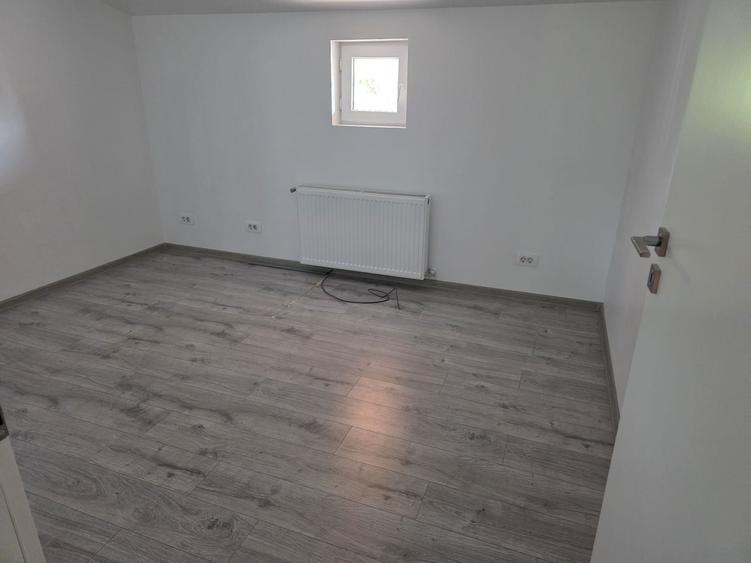 Casă cu 4 camere în Dobroești