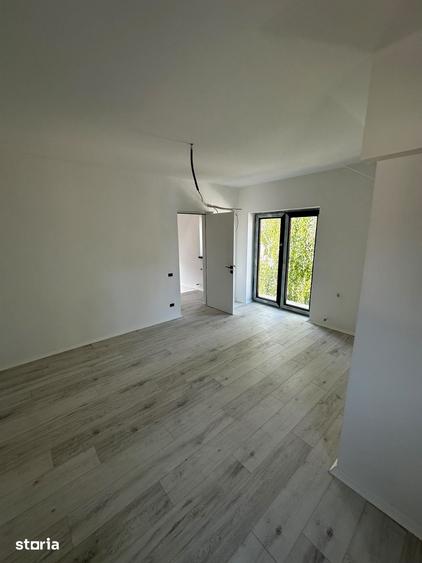 Casă cu 5 camere cu Teren 483 Mp în Corbeanca