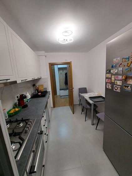 Apartament cu 3 camere decomandat în Crângași
