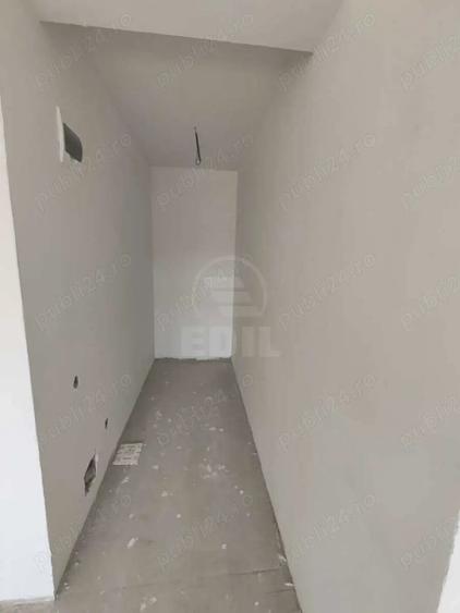 Apartament cu 3 camere semidecomandat în Sud