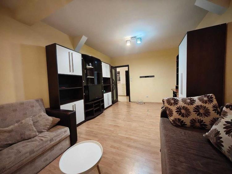Apartament cu 2 camere decomandat în Girocului