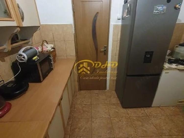 Apartament cu 3 camere semidecomandat în Balciu