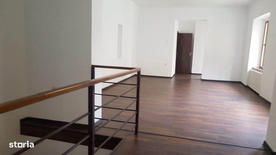 Spațiu comercial, de 300 mp, în Central