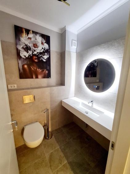 Apartament cu 3 camere decomandat în Exterior Vest