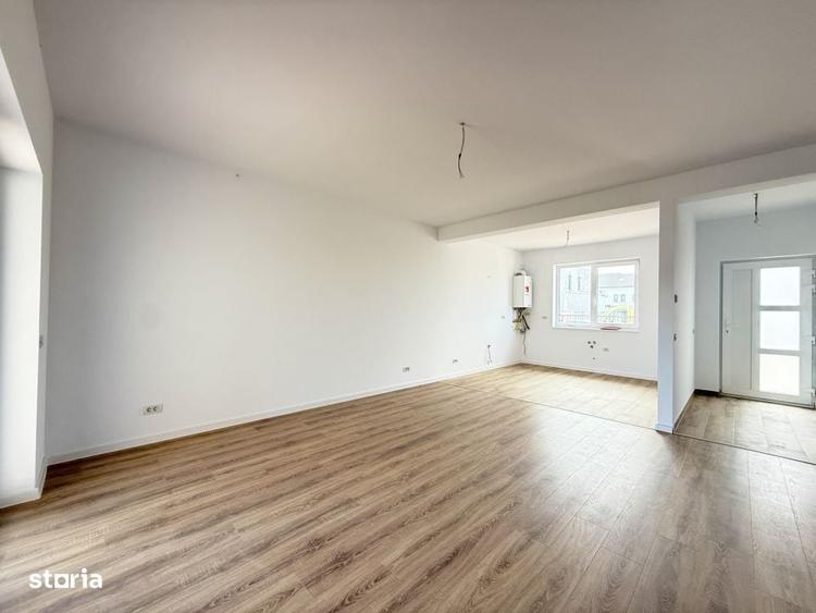 Casă cu 4 camere în Săcălaz