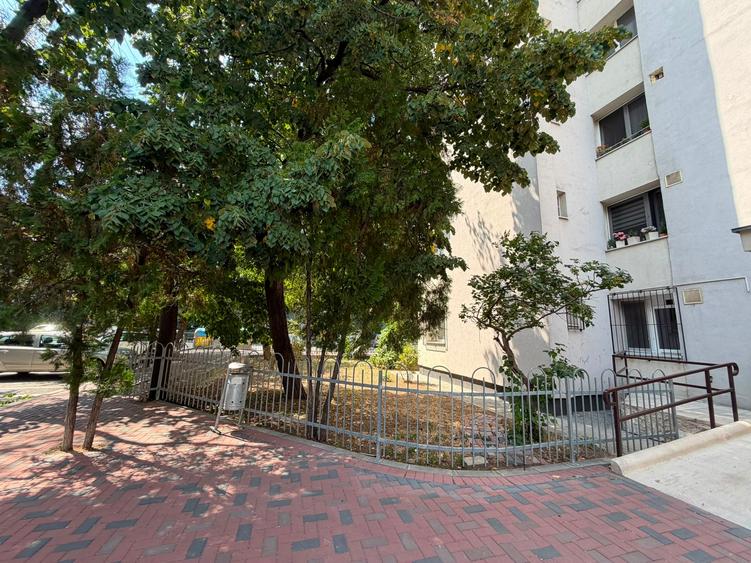 Apartament cu 2 camere decomandat în Titan