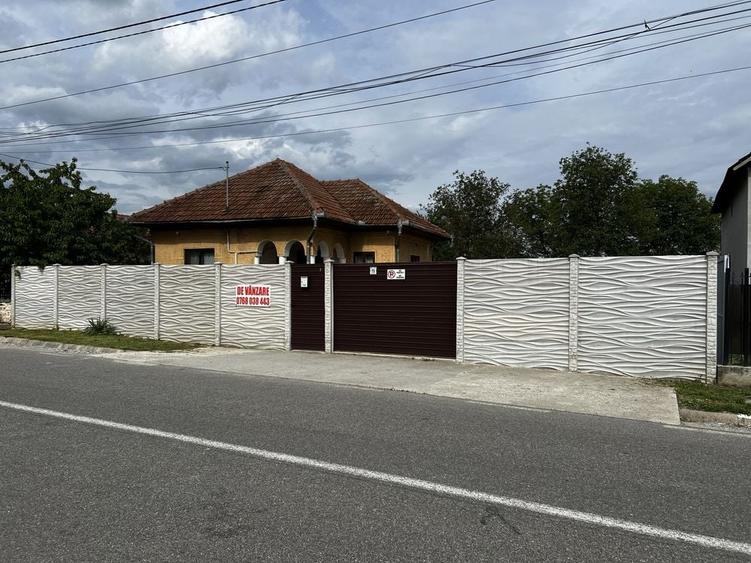 Casă cu 4 camere în Câmpofeni