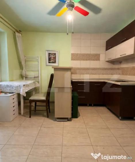 Apartament cu 3 camere decomandat în Sângeorgiu de Mureș