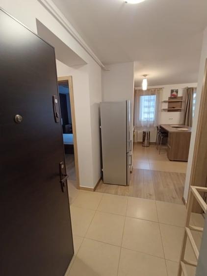 Apartament cu 2 camere decomandat în Tractorul