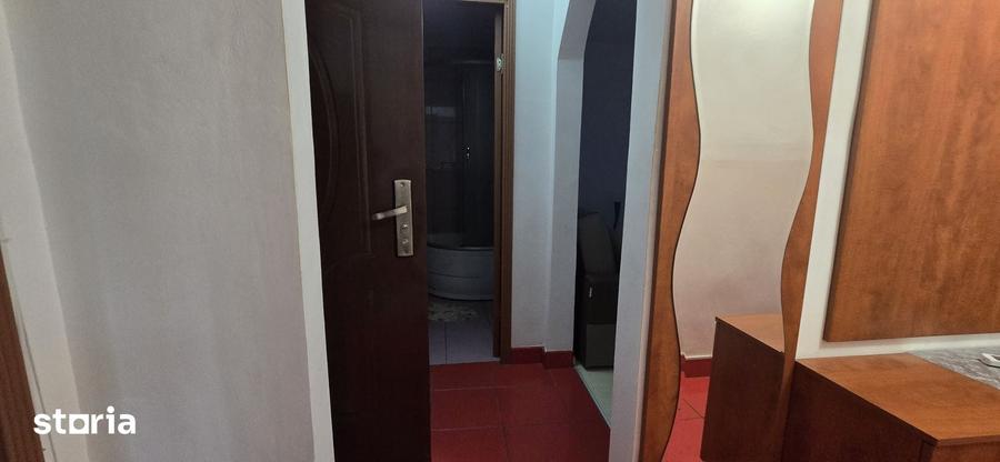 Apartament cu 3 camere decomandat în Micro 6
