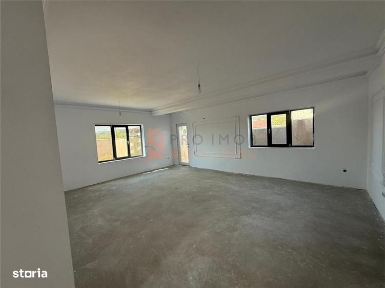 Casă cu 4 camere decomandat în Pleșești