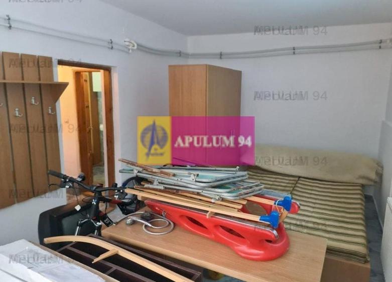 Casă individuală cu 9 camere cu Canalizare în Cumpătu
