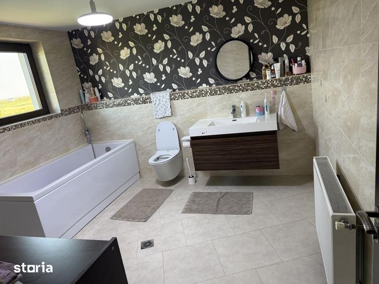 Casă cu 4 camere cu Teren 600 Mp în Central