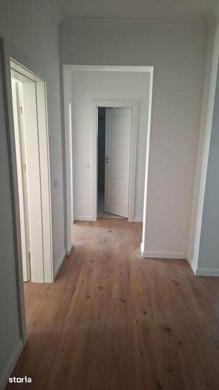 Apartament cu 3 camere decomandat în Ipotești