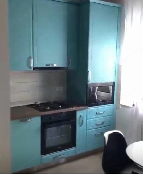 Apartament cu 3 camere semidecomandat în Aradului