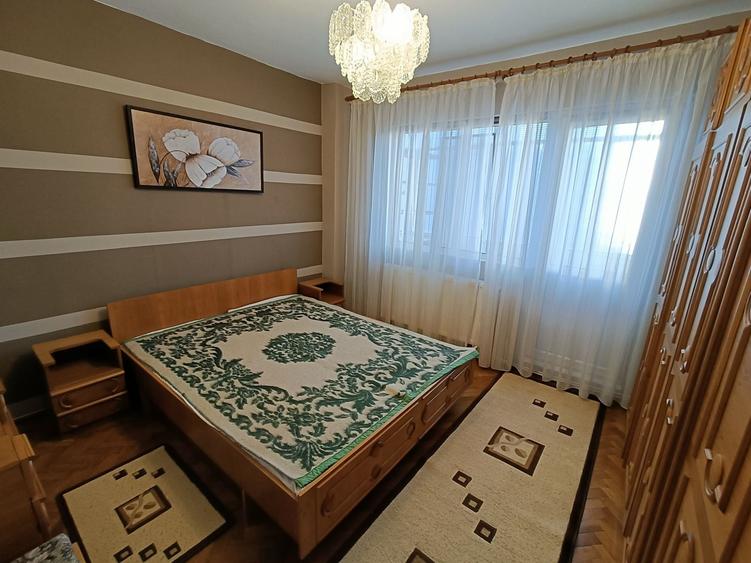 Apartament cu 4 camere decomandat în Dacia