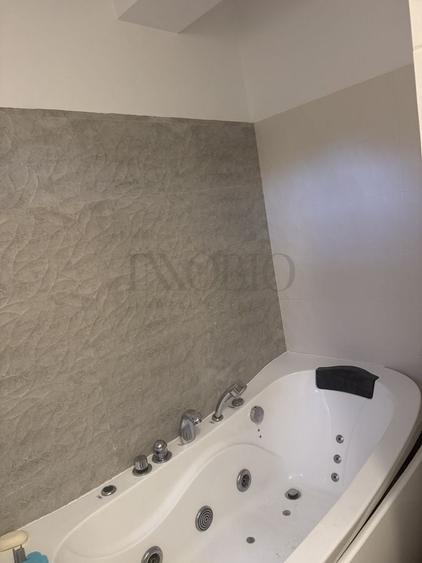 Apartament cu 3 camere decomandat în Aviației