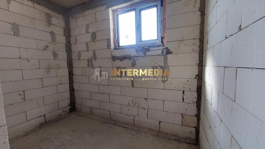 Apartament cu 3 camere decomandat în Cetate