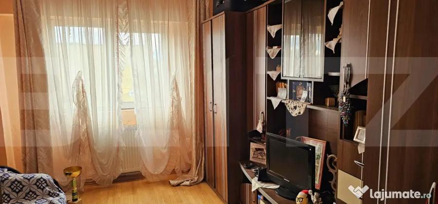Apartament cu 5 camere decomandat în Central